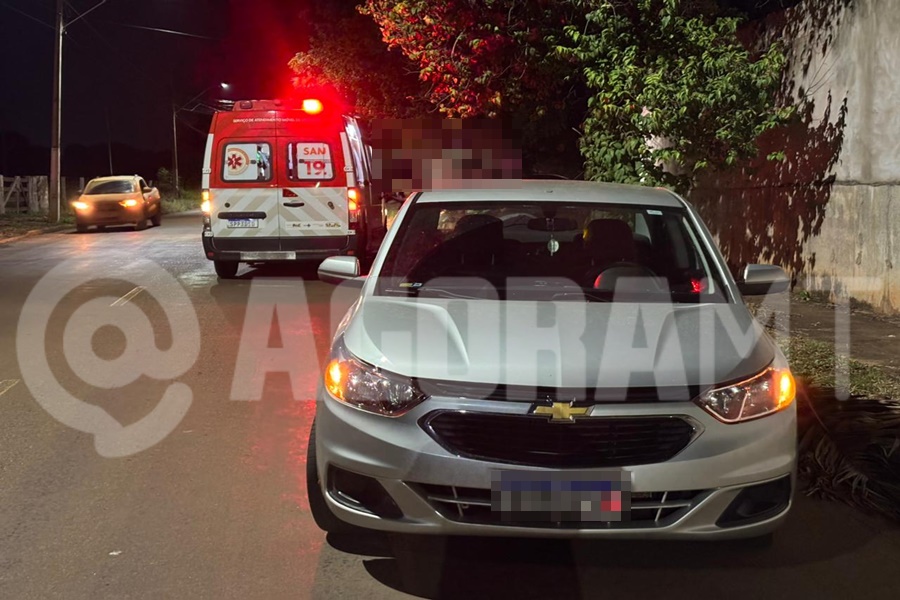 Imagem: Carro Cobalt envolvido em acidente Motociclista fica ferido e é socorrido pelo Samu após acidente entre dois veículos em Rondonópolis