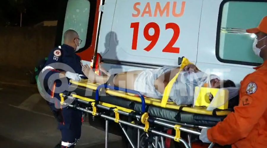 Imagem: ENQUADRAMENTO SITE 9 Adolescente de 17 anos e amiga ficam feridas após colisão entre motos no Jardim Tropical