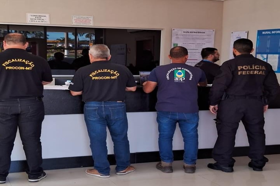 Imagem: Fiscalizacao procon Procons de Mato Grosso fiscalizam e notificam postos para coibir aumento ilegal no preço de combustíveis