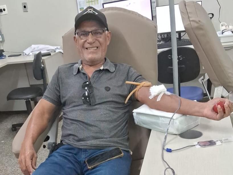 Imagem: Foto Nilson horizontal1 Após 24 anos, aposentado encerra ciclo de solidariedade e realiza última doação no MT Hemocentro