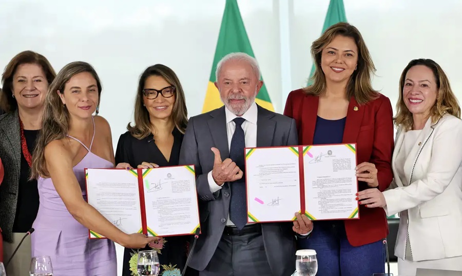 Imagem: Lei sancionada pelo presidente Lula Lei sancionada por Lula prevê que agressores de mulheres utilizem tornozeleira eletrônica