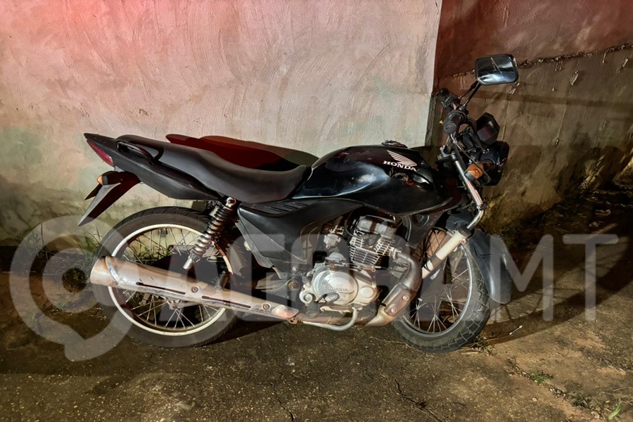 Imagem: Moto Titan envolvida no acidente Motociclista fica ferido e é socorrido pelo Samu após acidente entre dois veículos em Rondonópolis