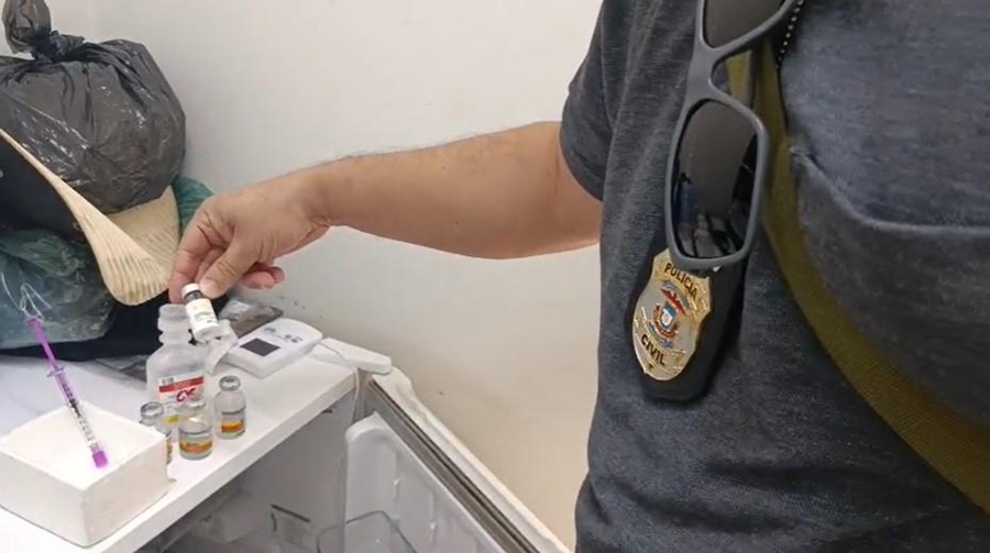 Imagem: Policia Civil 3 Polícia Civil prende enfermeira por exercício ilegal da medicina e comercialização de medicamentos irregulares