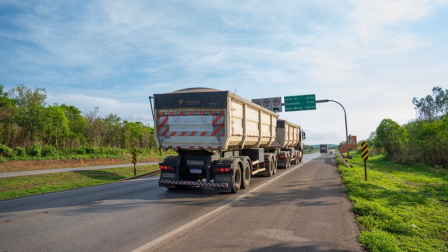 Imagem: Trafego nas rodovias Fluxo de veículos de passeio deve dobrar na BR-163/MT no feriado prolongado de Tiradentes