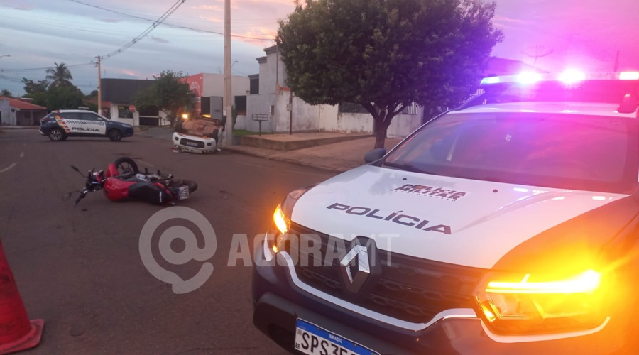 Imagem: WhatsApp Image 2026 04 02 at 17.41.31 Motociclista invade preferencial, colide na lateral de veículo e causa capotamente no Jardim Liberdade