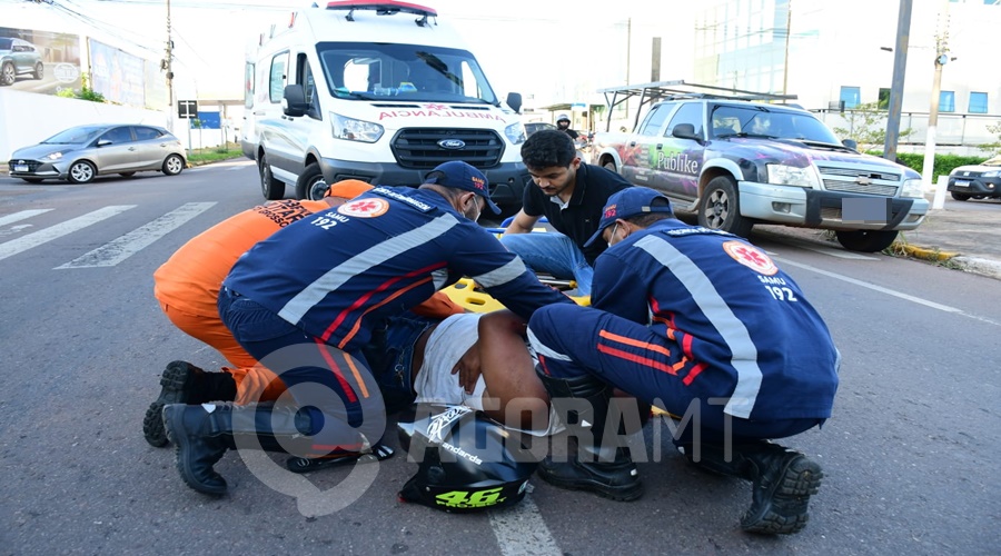 Imagem: WhatsApp Image 2026 04 24 at 16.50.30 Após atravessar sinal vermelho, motociclista colide com carro de autoescola na avenida Frei Servácio