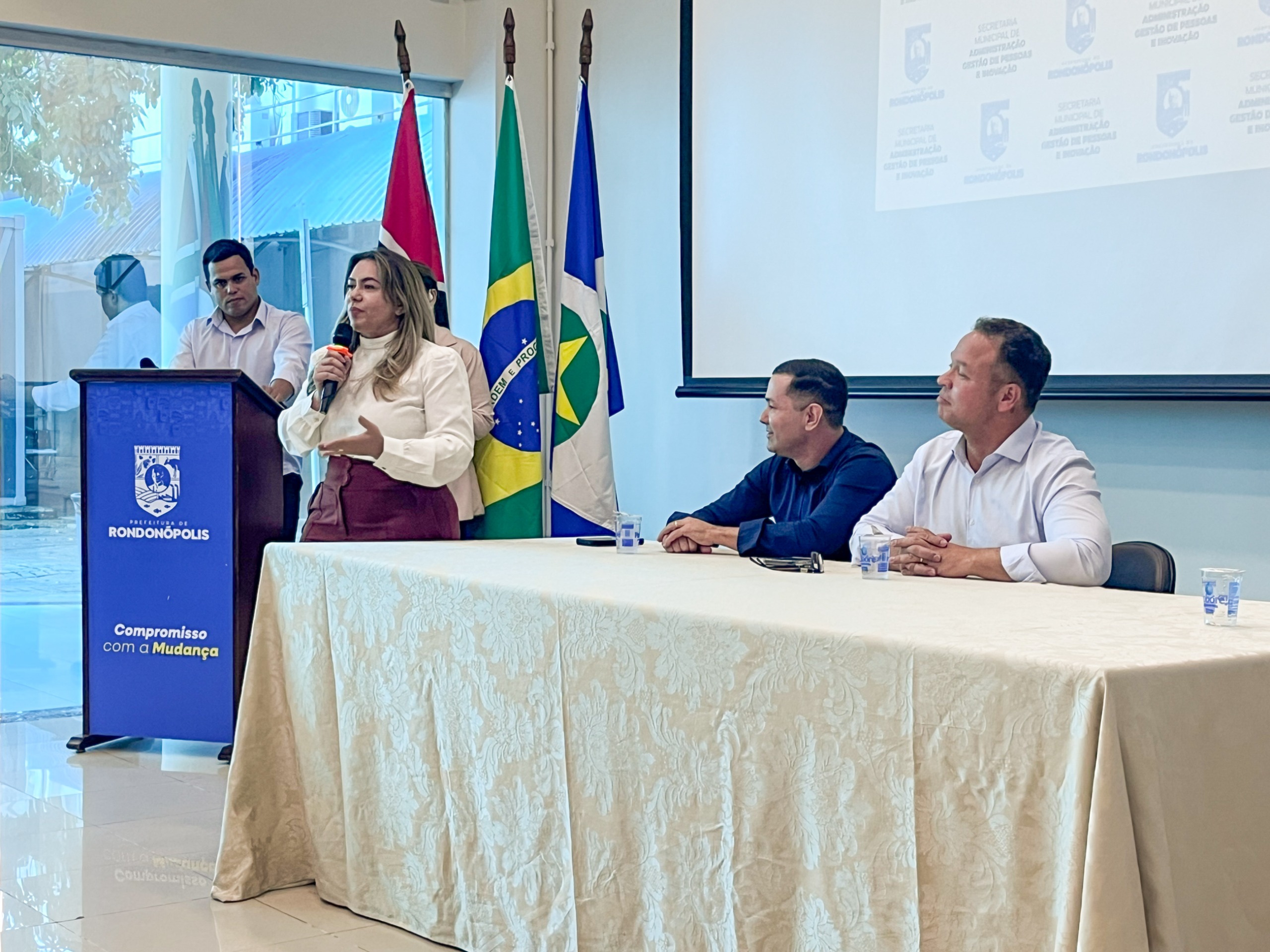 Imagem: WhatsApp Image 2026 04 24 at 16.51.04 Prefeito Cláudio Ferreira anuncia sistema para manutenção da frota e amplia oportunidades para empresas locais