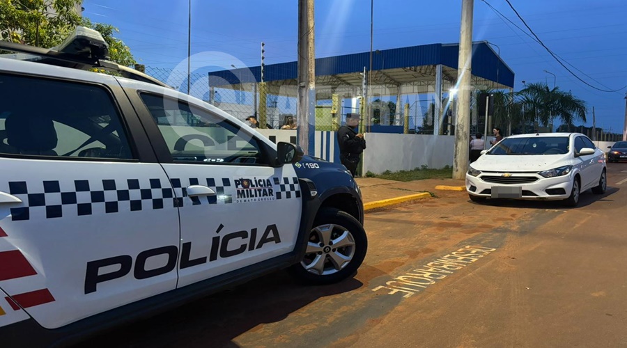 Imagem: WhatsApp Image 2026 04 30 at 17.37.33 Carro é alvejado por disparos de arma de fogo em frente escola municipal no Jardim Azaleia