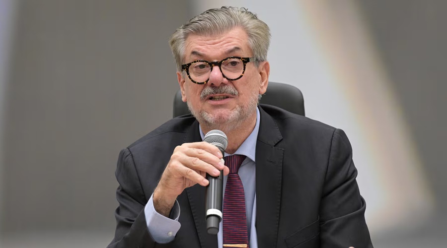 Imagem: ahjbd Ministro afastado por importunação sexual mantém salário de R$ 100 mil com penduricalhos