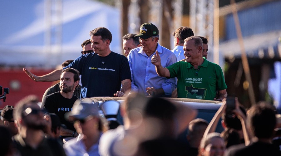 Imagem: akidnv Flávio Bolsonaro cumpre agenda na Norte Show ao lado de Wellington Fagundes e mostra união do PL em MT