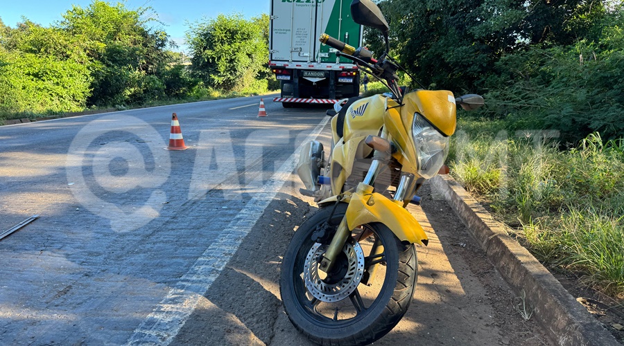 Imagem: apdmv Colisão envolvendo carro, moto e caminhão deixa três feridos na BR-364 em Rondonópolis Imagem: apdmv Colisão envolvendo carro, moto e caminhão deixa três feridos na BR-364 em Rondonópolis