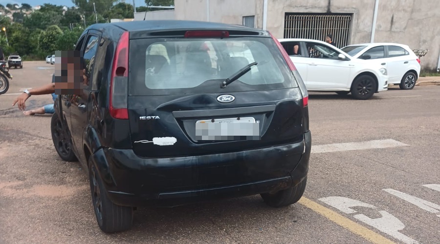 Imagem: as ca Motociclista fica ferido após colisão com carro no Jardim Três Poderes em Rondonópolis Imagem: as ca Motociclista fica ferido após colisão com carro no Jardim Três Poderes em Rondonópolis