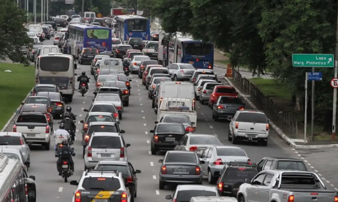 Imagem: sp transito 1 Gasolina e alimentos pressionam economia e prévia da inflação de abril sobe para 0,89%