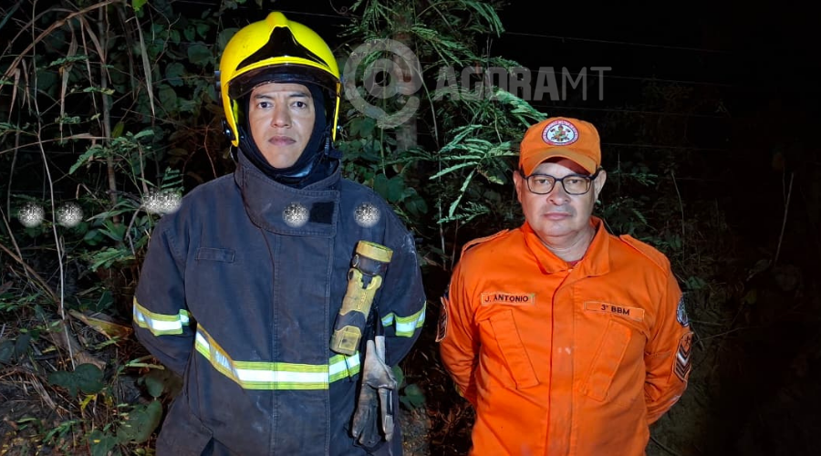 Imagem: 3 1 Carro fica completamente destruído pelas chamas após pegar fogo na gleba Dom Bosco