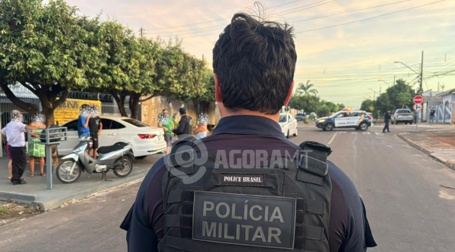 Imagem: 3 Homem fica ferido após desequilibrar e colidir motoneta contra veículo estacionado no bairro Cidade Natal