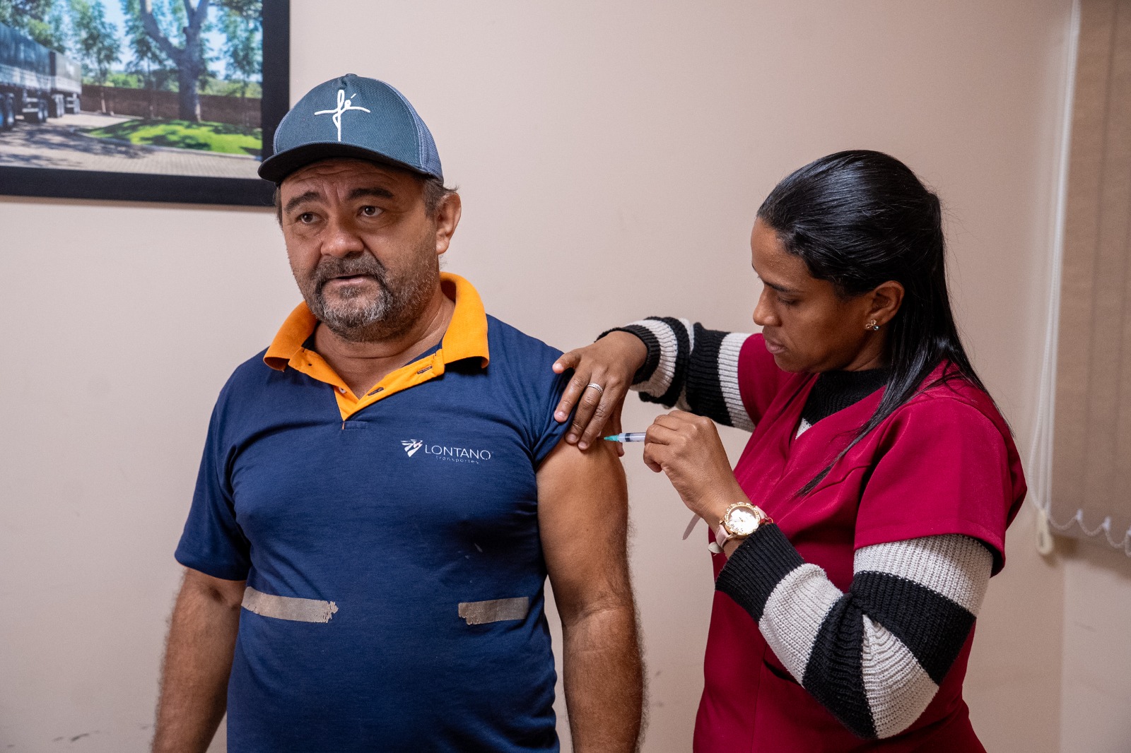 Imagem: 41c0953b b130 48ba b421 a0977f84f9f3 Secretaria Municipal Saúde intensifica vacinação contra a influenza no setor de transportes Secretaria de Saúde intensifica vacinação contra influenza no setor de transportes. Foto: Gcom