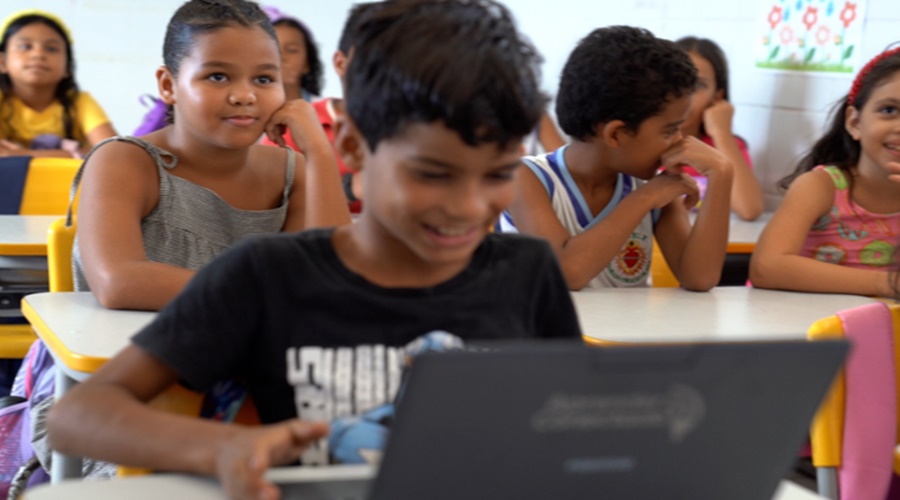 Imagem: ADKM Brasil supera marca de 100 mil escolas públicas com internet gratuita e de qualidade Imagem: ADKM Brasil supera marca de 100 mil escolas públicas com internet gratuita e de qualidade