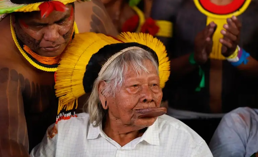 Imagem: CACIQUE RAONI Cacique Raoni, de 93 anos, segue internado em UTI de hospital em Mato Grosso Imagem: CACIQUE RAONI Cacique Raoni, de 93 anos, segue internado em UTI de hospital em Mato Grosso