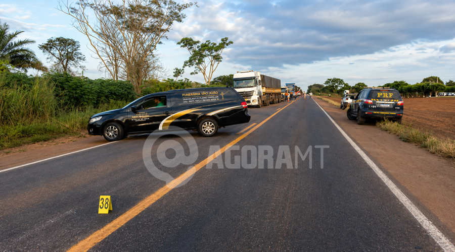 Imagem: ChatGPT Image 19 de mai. de 2026 16 56 28 Motociclista morre após colisão lateral com carreta na BR-364 em trecho próximo a Pedra Preta Imagem: ChatGPT Image 19 de mai. de 2026 16 56 28 Motociclista morre após colisão lateral com carreta na BR-364 em trecho próximo a Pedra Preta