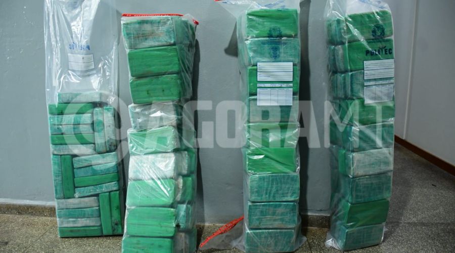 Imagem: ENQUADRAMENTO SITE 37 PRF apreende 133 kg de pasta-base de cocaína escondidos em carga de carne na BR-364 em Rondonópolis Imagem: ENQUADRAMENTO SITE 37 PRF apreende 133 kg de pasta-base de cocaína escondidos em carga de carne na BR-364 em Rondonópolis