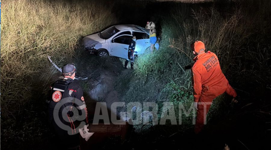 Imagem: ENQUADRAMENTO SITE 8 1 Mulher fica ferida após perder controle de carro e capotar na BR-364 em Rondonópolis Imagem: ENQUADRAMENTO SITE 8 1 Mulher fica ferida após perder controle de carro e capotar na BR-364 em Rondonópolis