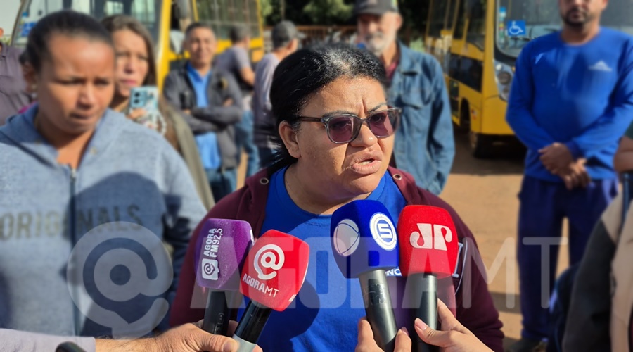 Imagem: MARIA ABADIA Trabalhadores terceirizados da educação fazem greve e cobram salários atrasados em Rondonópolis Imagem: MARIA ABADIA Trabalhadores terceirizados da educação fazem greve e cobram salários atrasados em Rondonópolis