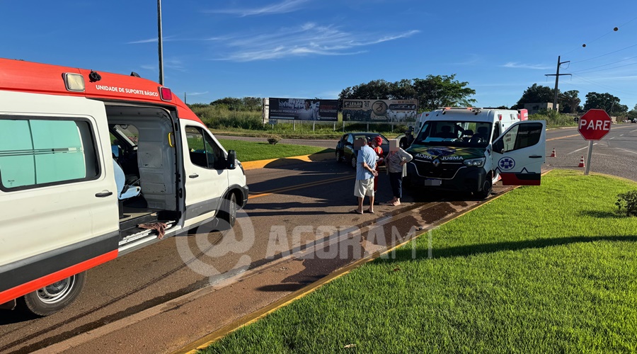 Imagem: WhatsApp Image 2026 05 02 at 10.53.49 Colisão entre carro e ambulância é registrado na rotatória do anel viário com a MT-130 em Rondonópolis