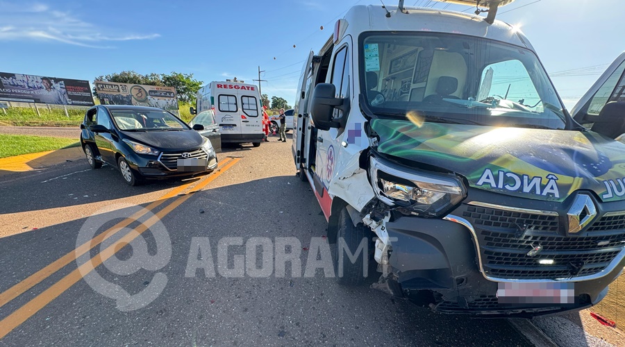 Imagem: WhatsApp Image 2026 05 02 at 10.53.55 Colisão entre carro e ambulância é registrado na rotatória do anel viário com a MT-130 em Rondonópolis