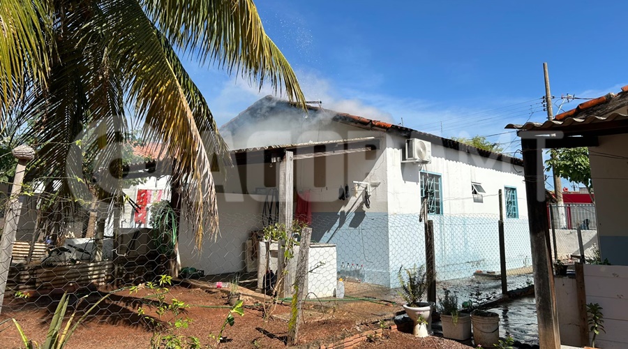 Imagem: WhatsApp Image 2026 05 12 at 10.06.07 Incêndio atinge casas de idosos atendidos pela Cáritas de Rondonópolis na Vila Itamaraty