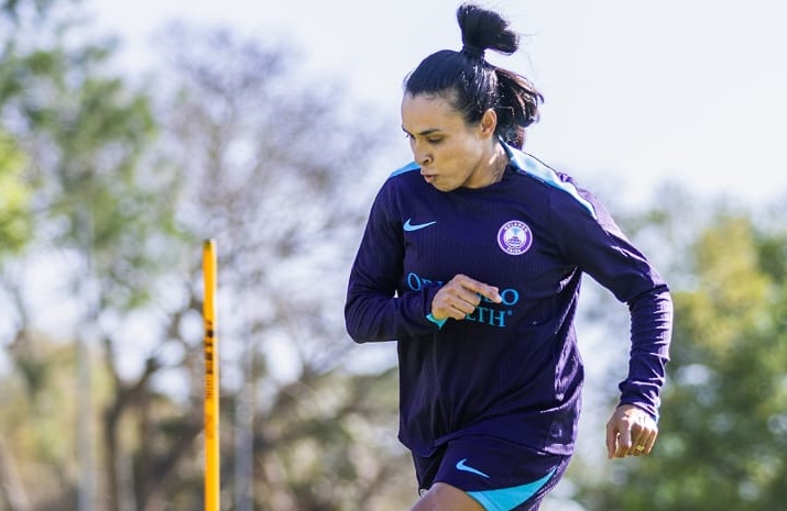 Imagem: WhatsApp Image 2026 05 20 at 15.34.46 Marta volta à seleção feminina para 2 amistosos contra EUA no Brasil Imagem: WhatsApp Image 2026 05 20 at 15.34.46 Marta volta à seleção feminina para 2 amistosos contra EUA no Brasil
