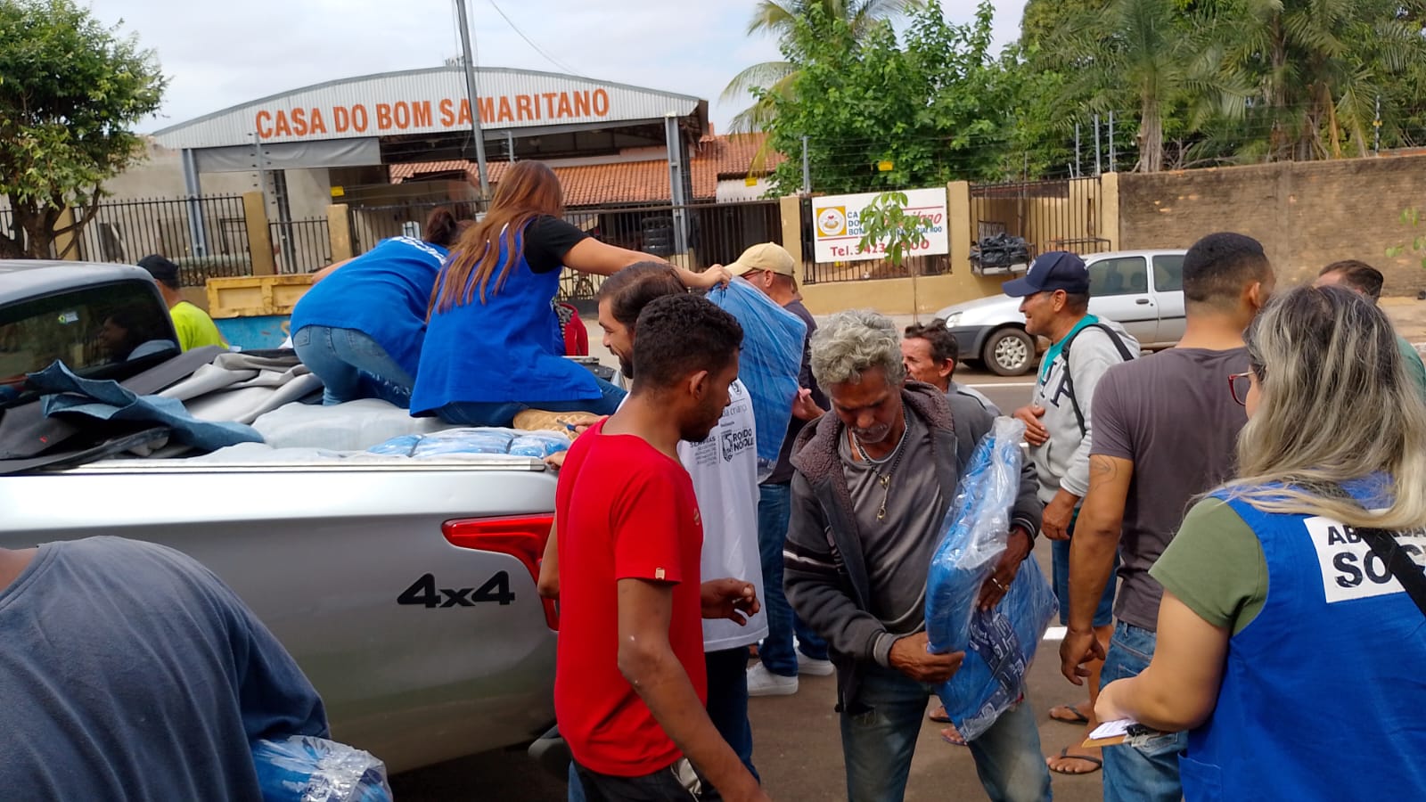 Imagem: cbb19d3a b257 49d6 9d55 05cc493af10d Assistência Social entrega cobertores para pessoas em situação de rua em Rondonópolis Imagem: cbb19d3a b257 49d6 9d55 05cc493af10d Assistência Social entrega cobertores para pessoas em situação de rua em Rondonópolis