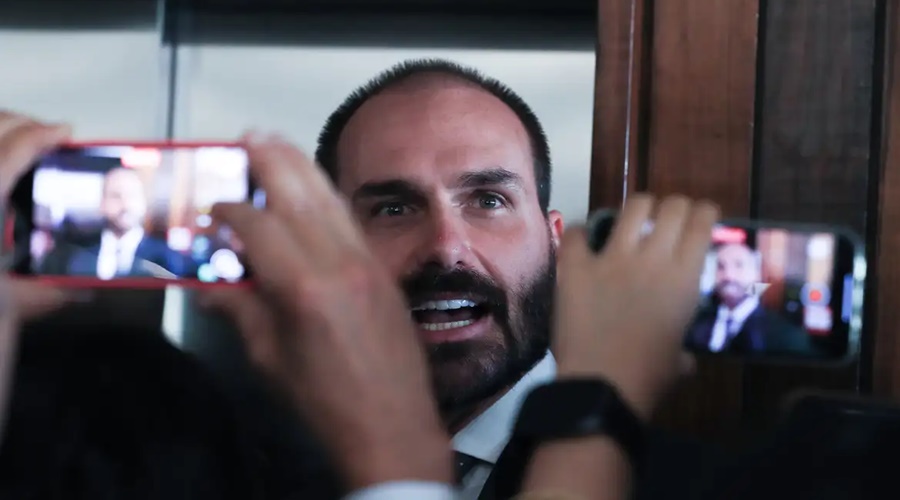 Imagem: eduardo bolsonaro PGR pede condenação de Eduardo Bolsonaro por pressão contra ministros do STF Imagem: eduardo bolsonaro PGR pede condenação de Eduardo Bolsonaro por pressão contra ministros do STF