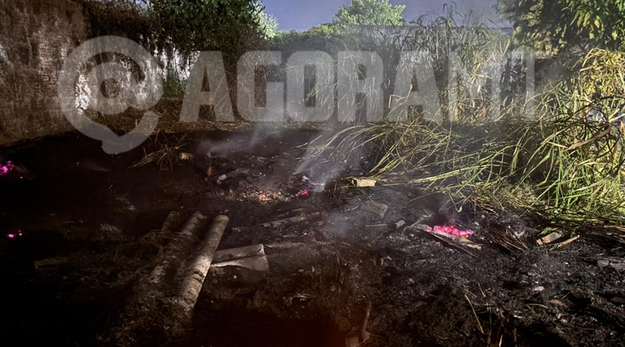 Imagem: incendio Incêndio em terreno baldio mobiliza Corpo de Bombeiros ao lado de casa abandonada em Rondonópolis Imagem: incendio Incêndio em terreno baldio mobiliza Corpo de Bombeiros ao lado de casa abandonada em Rondonópolis