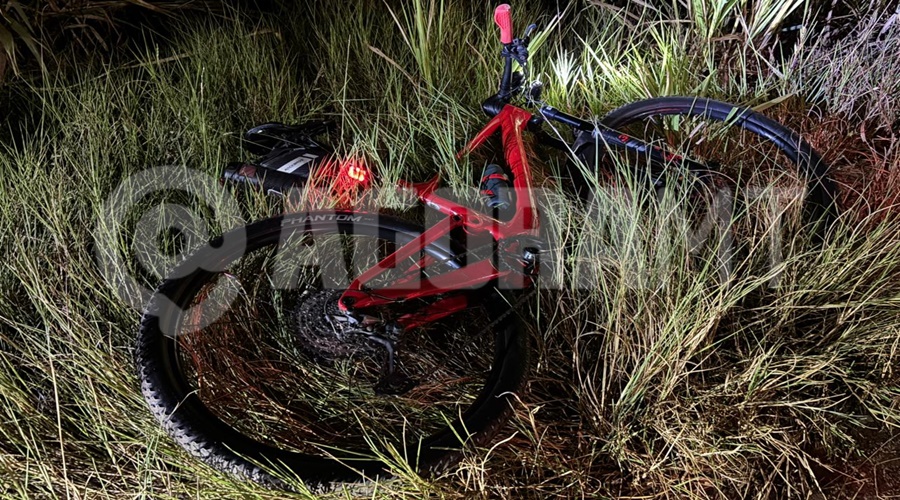 Imagem: khb Ciclista fica ferida após colisão frontal entre bicicletas na MT-383 em Rondonópolis Imagem: khb Ciclista fica ferida após colisão frontal entre bicicletas na MT-383 em Rondonópolis