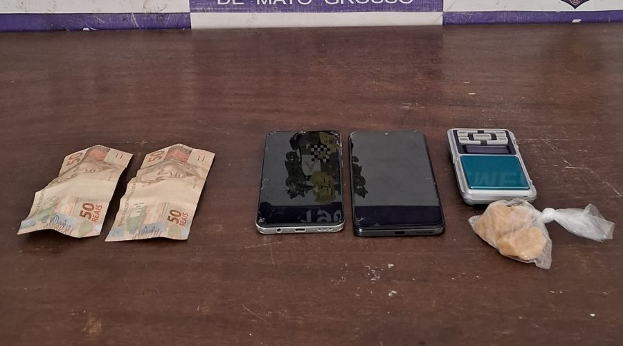 Imagem: IMG 2882 Dois suspeitos são presos com drogas e balança de precisão durante abordagem da PM no Jardim Iguassu Imagem: IMG 2882 Dois suspeitos são presos com drogas e balança de precisão durante abordagem da PM no Jardim Iguassu