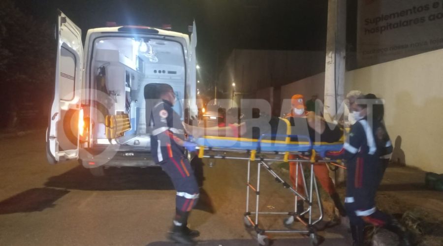 Imagem: IMG 2895 Acidente no Centro de Rondonópolis deixa motociclista ferido após colisão com caminhão Imagem: IMG 2895 Acidente no Centro de Rondonópolis deixa motociclista ferido após colisão com caminhão