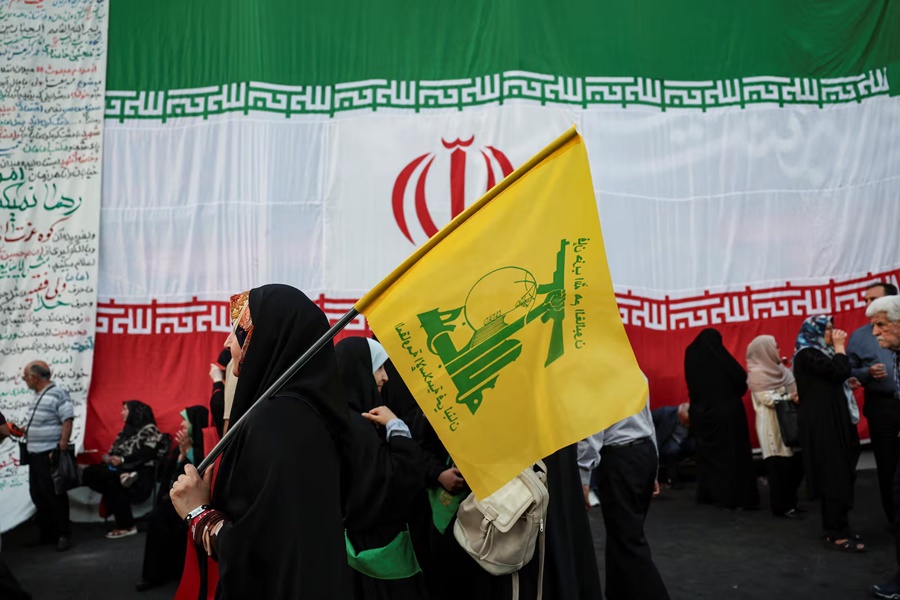 Imagem: Manifestacao em apoio ao lider supremo do Ira Mojtaba Khamenei em Teera Chefe do Parlamento libanês, aliado do Hezbollah, diz que acordo com EUA e Israel não será aprovado Imagem: Manifestacao em apoio ao lider supremo do Ira Mojtaba Khamenei em Teera Chefe do Parlamento libanês, aliado do Hezbollah, diz que acordo com EUA e Israel não será aprovado