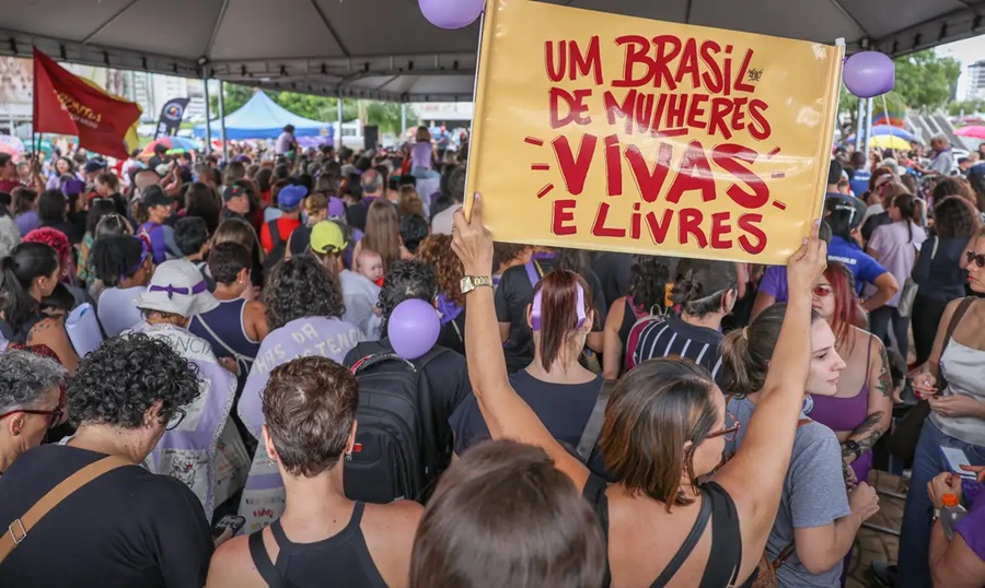 Imagem: Manifesto contra feminicidios Órfãos de vítimas de feminicídio terão direito a pensão do INSS