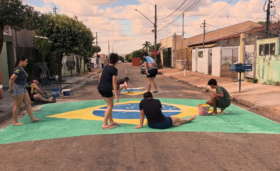 Imagem: No conjunto Sao Jose jovens iniciam a decoracao para a copa 2026copa2026 rondonopolis mt bras Prefeitura emite nota orientando sobre pinturas da Copa e libera decorações desde que não prejudiquem o trânsito