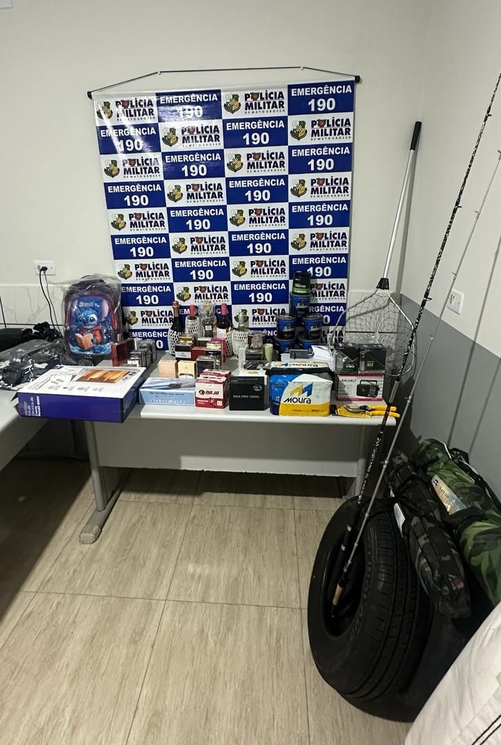 Imagem: Produtos sem fiscalizacao apreendido Polícia Militar apreende grande quantidade de produtos estrangeiros sem documentação em Alto Araguaia