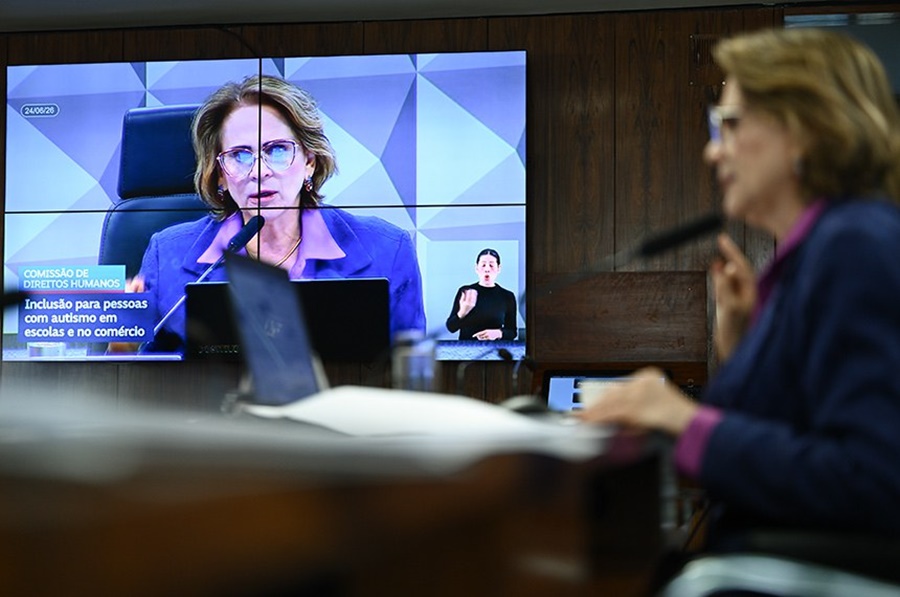 Imagem: Relatora Damares Alves Avança projeto que busca proteger aluno autista do excesso de ruído Imagem: Relatora Damares Alves Avança projeto que busca proteger aluno autista do excesso de ruído