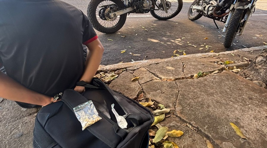 Imagem: WhatsApp Image 2026 06 29 at 12.03.18 Menor é apreendido pela Polícia Militar com drogas durante abordagem em Rondonópolis Imagem: WhatsApp Image 2026 06 29 at 12.03.18 Menor é apreendido pela Polícia Militar com drogas durante abordagem em Rondonópolis