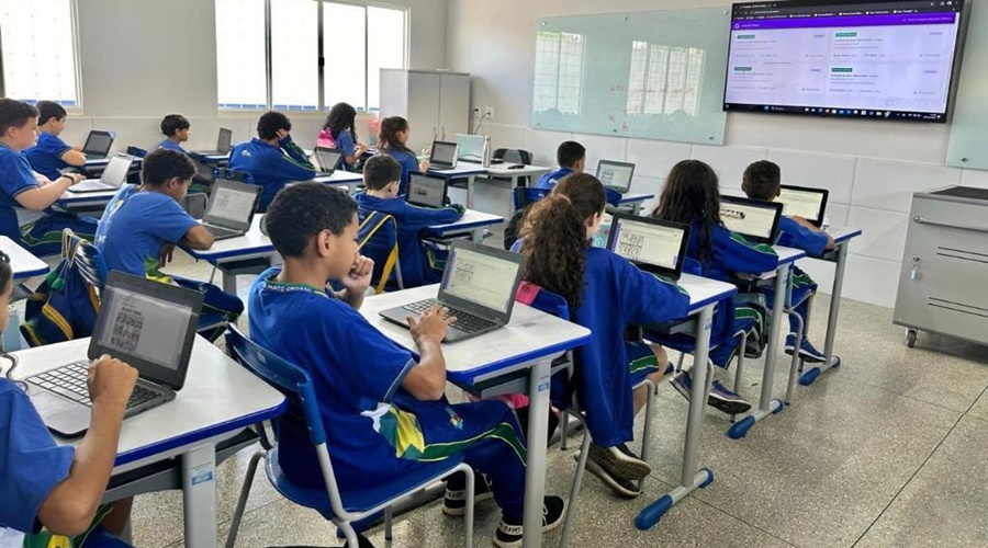 Imagem: alunos Educação financeira pode ser incluída no currículo escolar