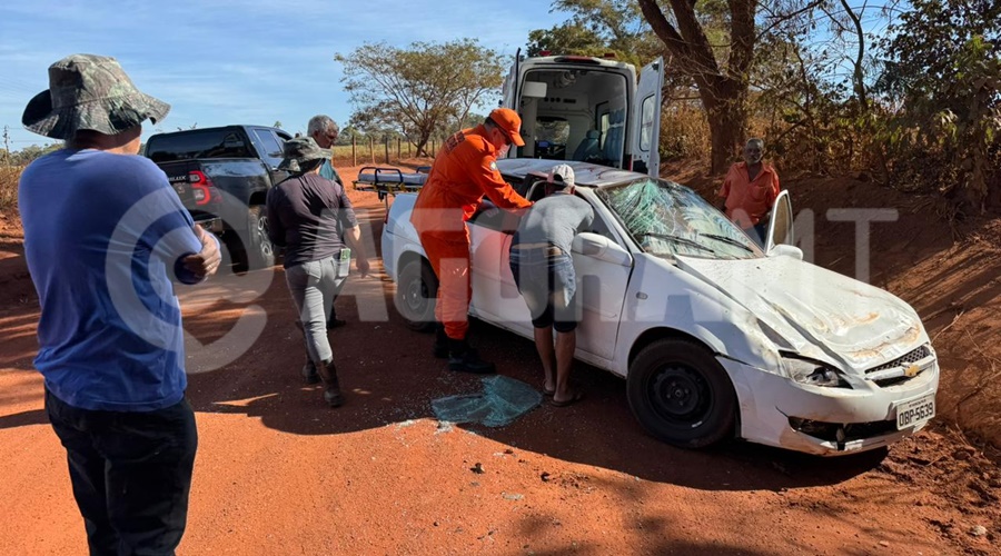 Imagem: askcpd Mulher fica presa às ferragens após perder controle de carro e capotar várias vezes próximo ao Campo Limpo Imagem: askcpd Mulher fica presa às ferragens após perder controle de carro e capotar várias vezes próximo ao Campo Limpo