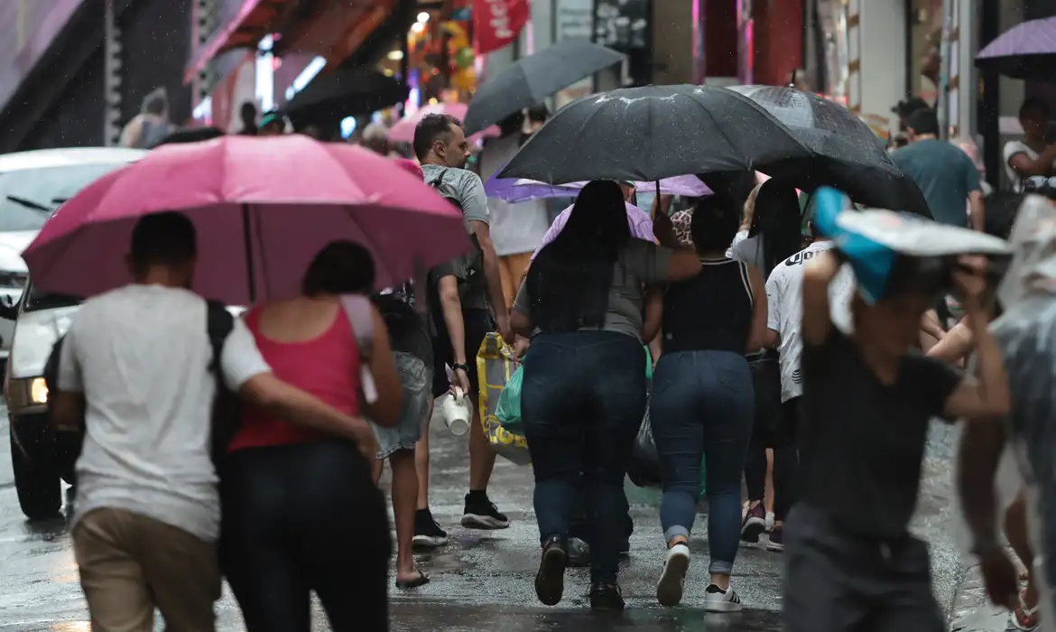 Imagem: calor chuva sp 24 Inmet: instabilidades provocam pancadas de chuva em grande parte do Centro-Oeste Imagem: calor chuva sp 24 Inmet: instabilidades provocam pancadas de chuva em grande parte do Centro-Oeste