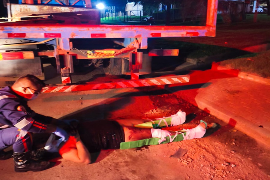 Imagem: Acidente regiao do Distrito Industrial Motociclista fica gravemente ferida com fraturas após colidir em caminhão parado na região do Distrito Industrial