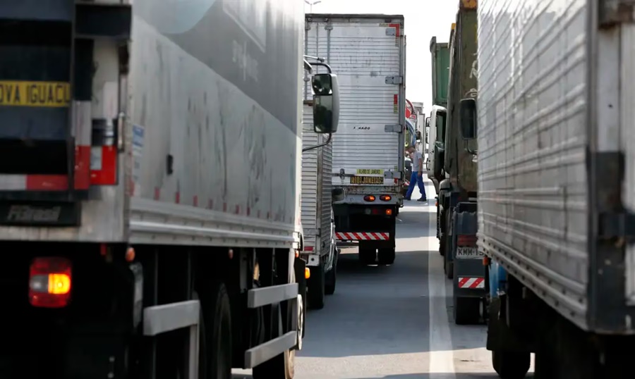 Imagem: CAMINHONEIROS Sob ameaça de greve, governo e oposição fecham acordo para votar Medida Provisória do frete