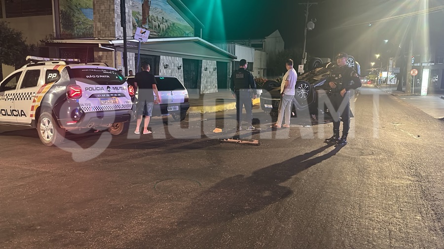 Imagem: Capotamento regiao central Motorista é preso por suspeita de embriaguez após acidente que causou capotamento na região central de Rondonópolis