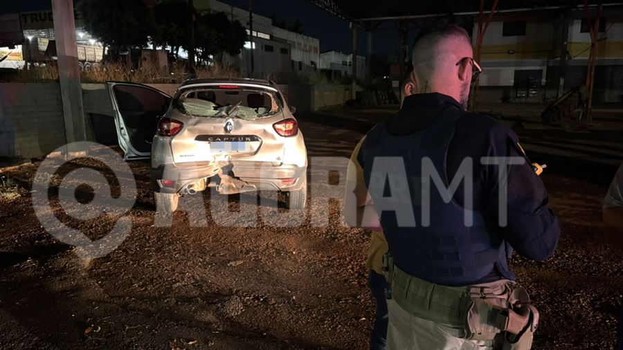 Imagem: Carro envolvido no acidente Carro e moto ficam danificados após acidente na BR-364 em Rondonópolis; motociclista foi socorrido Imagem: Carro envolvido no acidente Carro e moto ficam danificados após acidente na BR-364 em Rondonópolis; motociclista foi socorrido