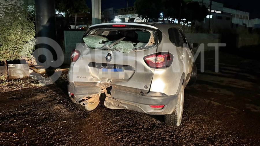 Imagem: Carro ficou com a traseira danificada Carro e moto ficam danificados após acidente na BR-364 em Rondonópolis; motociclista foi socorrido Imagem: Carro ficou com a traseira danificada Carro e moto ficam danificados após acidente na BR-364 em Rondonópolis; motociclista foi socorrido